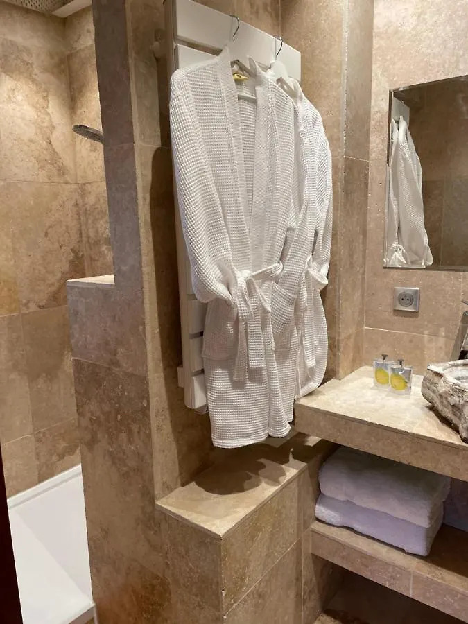 홈스테이 Suite Au Bord Du Rhone 비엔